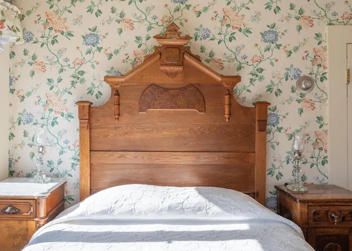 Martine Inn