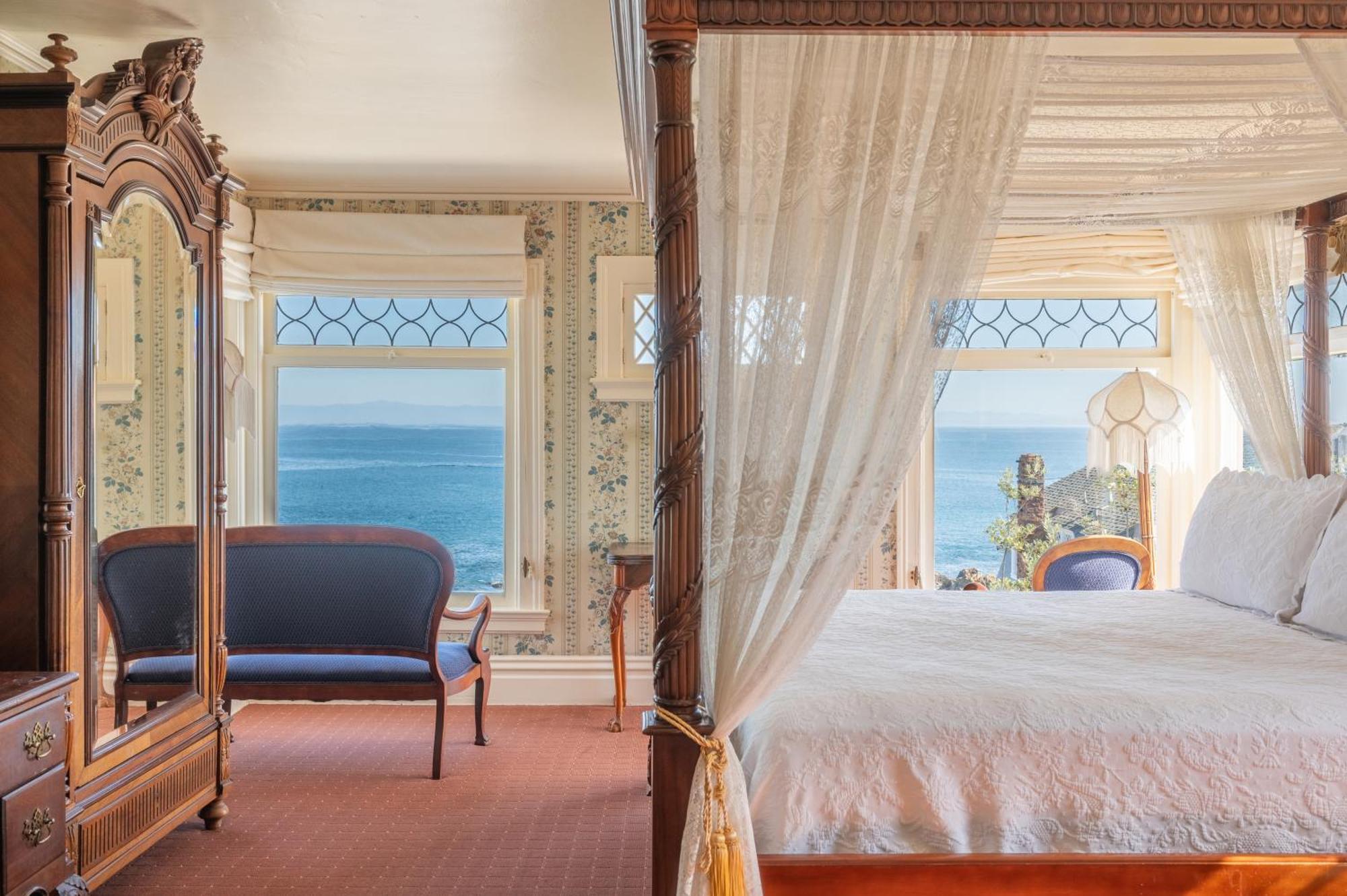 Martine 3* Pacific Grove